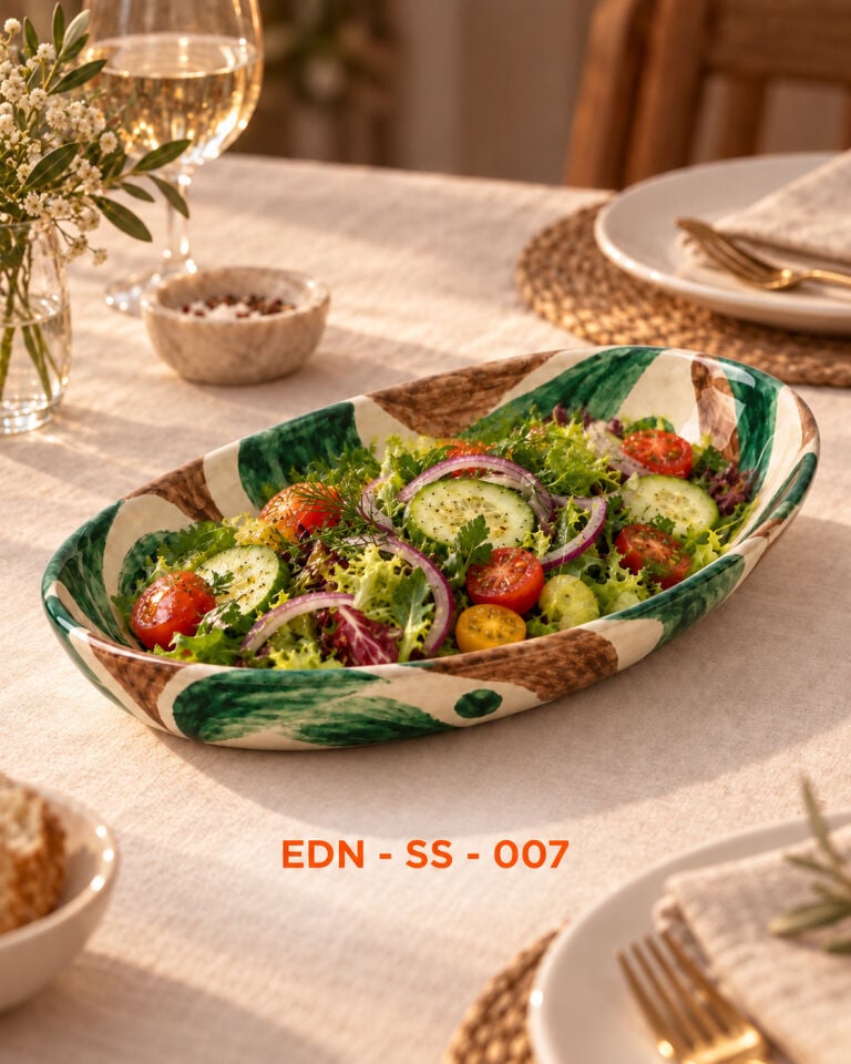 Toprak Esintisi El Yapımı Oval Çini Salata Sunumluğu