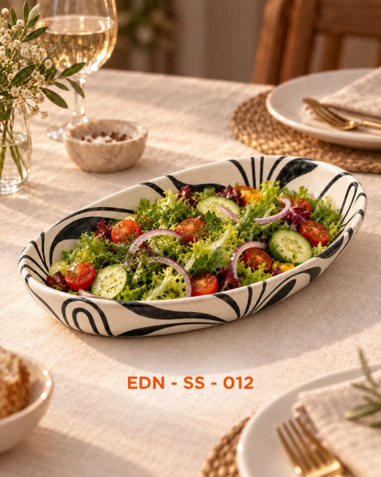 Siyah Akış El Yapımı Oval Çini Salata Sunumluğu